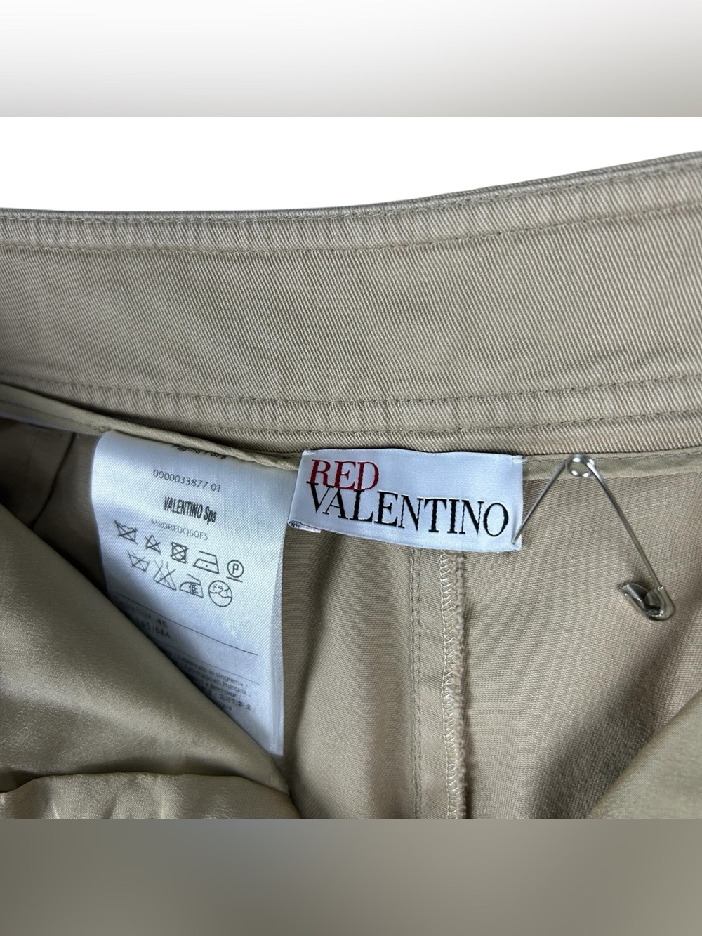Red Valentino Garavani Embroidered Patch Khaki Shorts Size US 4 Preppy Resort - Picture 11 of 14